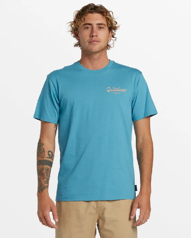 Men's short-sleeve vibrant rare-gold top-Quiksilver Island Mode Tee-Larkspur